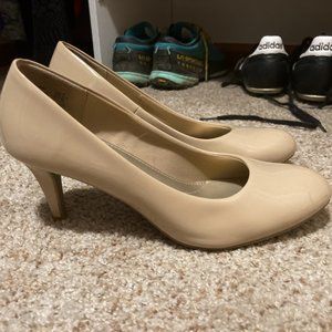 Comfort Plus by Predictions Nude Pumps Size 9